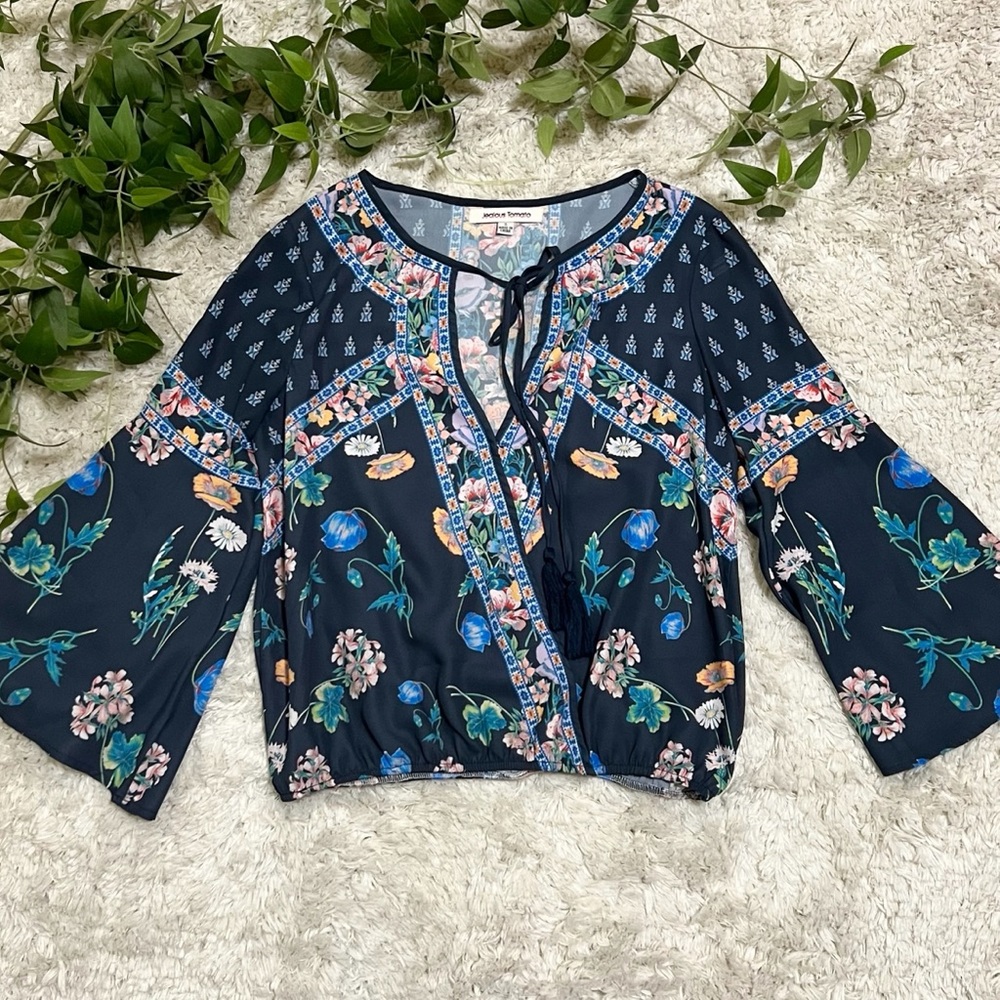 Flying Tomatoes Boho women’s blouse. Floral belle sleeves Size Small